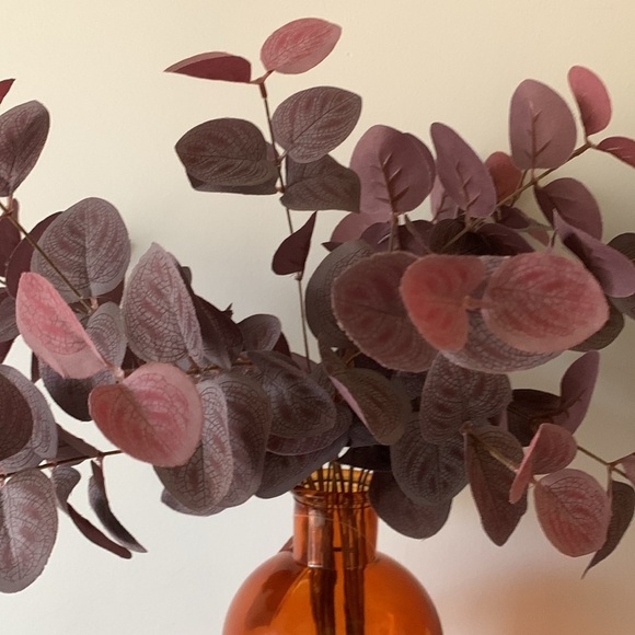 Vibrant Orange and Red Floral Accent‎ Decor - Picture 4 of 6